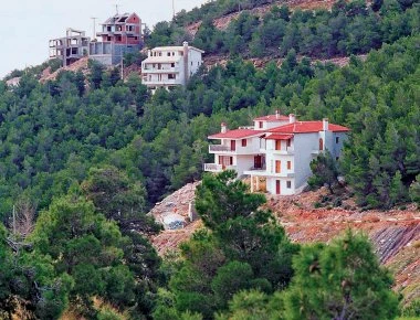 Εξαιρούνται από κατεδάφιση για 25 έως 40 χρόνια τα αυθαίρετα σε δάση